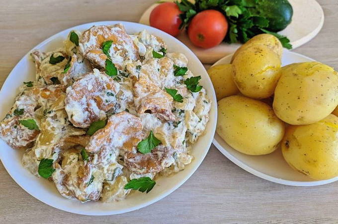 Chanterele în smântână într-o tigaie