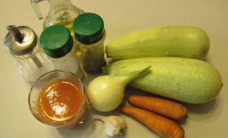 Hoe snel en smakelijk squashkaviaar koken in een slowcooker? Laten we de nodige ingrediënten bereiden.