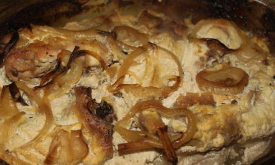 Conill a la crema agra al forn