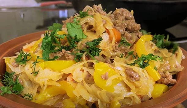Varză înăbușită cu carne tocată