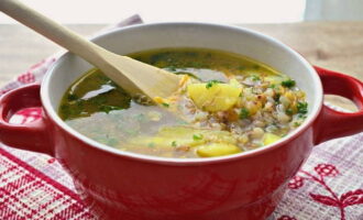 Serviu la sopa calenta per dinar.