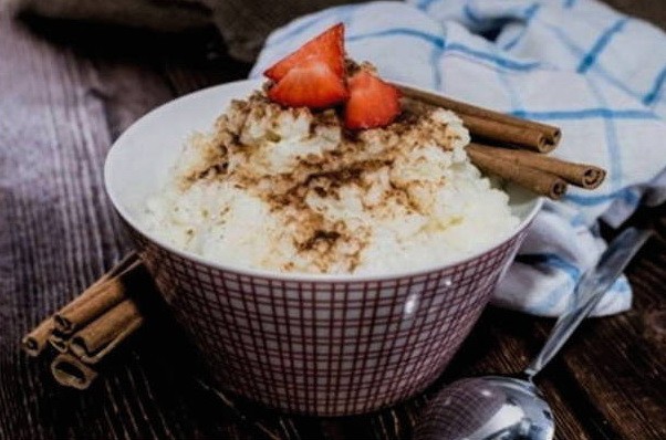Cháo gạo trong nồi nấu chậm