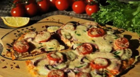 Lavash pizza en una paella