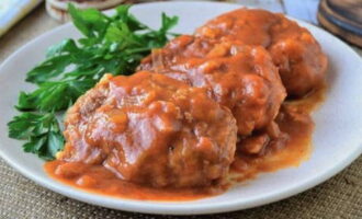 Sappige boekweitkoekjes in tomatenpuree zijn klaar!