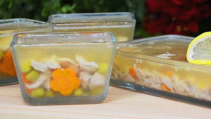 Gegeleerd vlees met gelatine