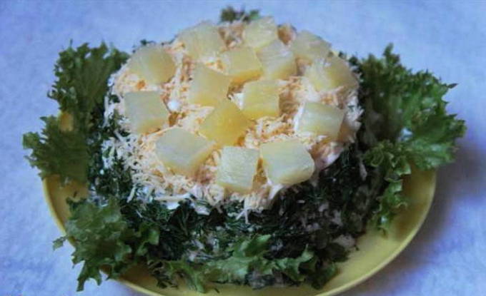 Amanida amb pollastre, pinya i bolets