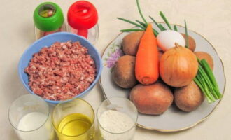 Com cuinar patates zrazy amb carn picada? Bulliu les patates en aigua amb sal fins que estiguin toves. Fem carn picada o fem servir carn preparada. Com cuinar patates zrazy amb carn picada? Bulliu les patates en aigua amb sal fins que estiguin toves. Fem carn picada o fem servir carn preparada.
