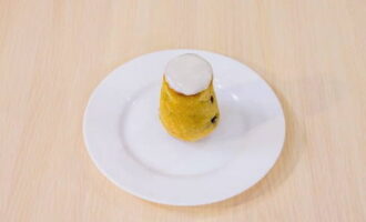 Cobriu la part superior amb fondant.