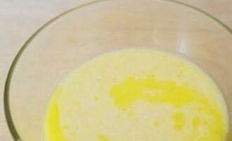 เท kefir อุณหภูมิห้องลงในมวลที่ได้