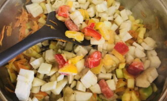 Fem el mateix amb l'albergínia i el pebrot. Els enviem a la missa general.