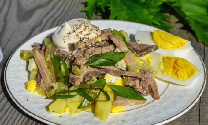 Salade van varkenstong