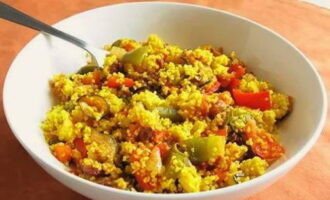 Khuấy món ăn, chia thành nhiều phần và thưởng thức!