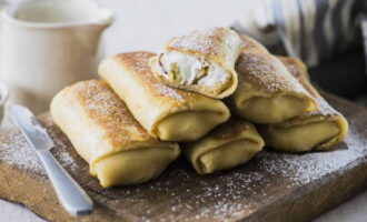 Stek våra preparat i en liten mängd vegetabilisk olja tills de är gyllenbruna, överför dem sedan till en tallrik och servera med sylt, sylt, gräddfil, etc. God aptit!