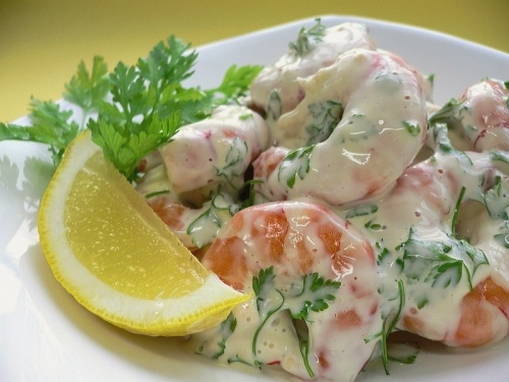 Amanida amb gambes i pinya