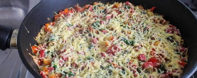 Lavash pizza en una paella