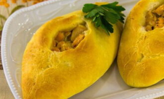 Coure els pastissos al forn a 180 graus durant 20-25 minuts. Refredar els pastissos i servir.