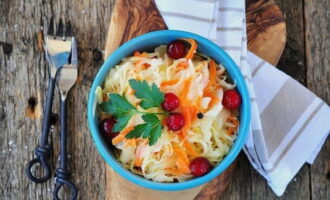 Nếu muốn, bắp cải đã hoàn thành có thể để ướp thêm trong tủ lạnh, nhưng sau 1,5 giờ nó sẽ hoàn toàn sẵn sàng. Chúc ngon miệng!