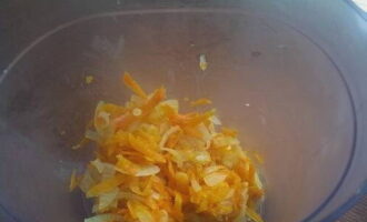 Col·loqueu el rostit al bol de la batedora.