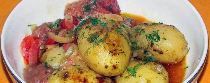 Gestoofde aardappelen met gestoofd vlees