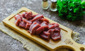หั่นเนื้อเป็นก้อน