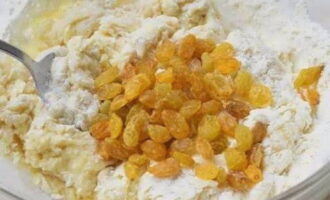 Esbandiu les panses amb aigua tèbia, assequeu-les i afegiu-les a la massa. Esbandiu les panses amb aigua tèbia, assequeu-les i afegiu-les a la massa.