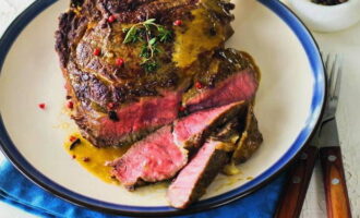 เสิร์ฟ entrecote กับซอส