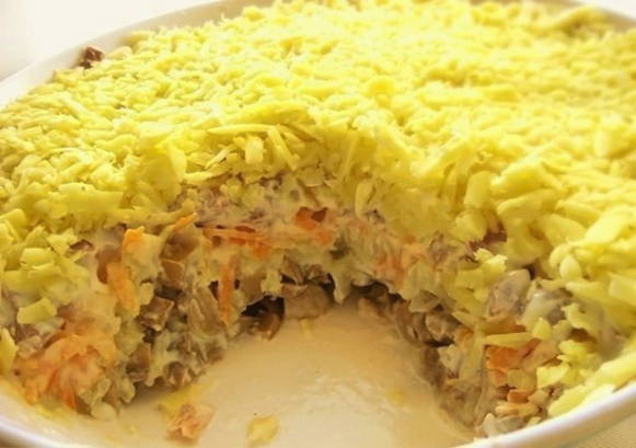 Salata cu pui si champignon