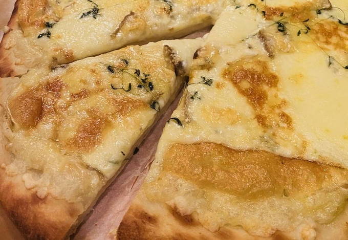 Pizza casolana de 4 formatges