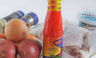 Hoe bak je heerlijk kippenpoten met aardappelen in de oven? U moet onmiddellijk alle producten volgens het recept in de voor u benodigde hoeveelheid bereiden. Ontdooi bevroren drumsticks vooraf onder natuurlijke omstandigheden. Hoe bak je heerlijk kippenpoten met aardappelen in de oven? U moet onmiddellijk alle producten volgens het recept in de voor u benodigde hoeveelheid bereiden. Ontdooi bevroren drumsticks vooraf onder natuurlijke omstandigheden.