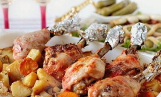 Serveer het bereide gerecht warm en plaats het niet op borden. Eet smakelijk! Serveer het bereide gerecht warm en plaats het niet op borden. Eet smakelijk!