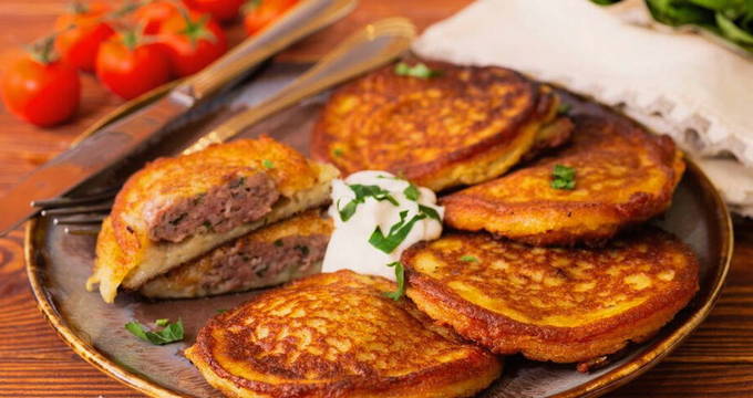 Vrăjitori de cartofi cu carne tocată