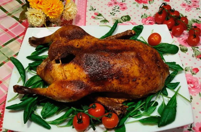 Eend in een zak om in de oven te bakken