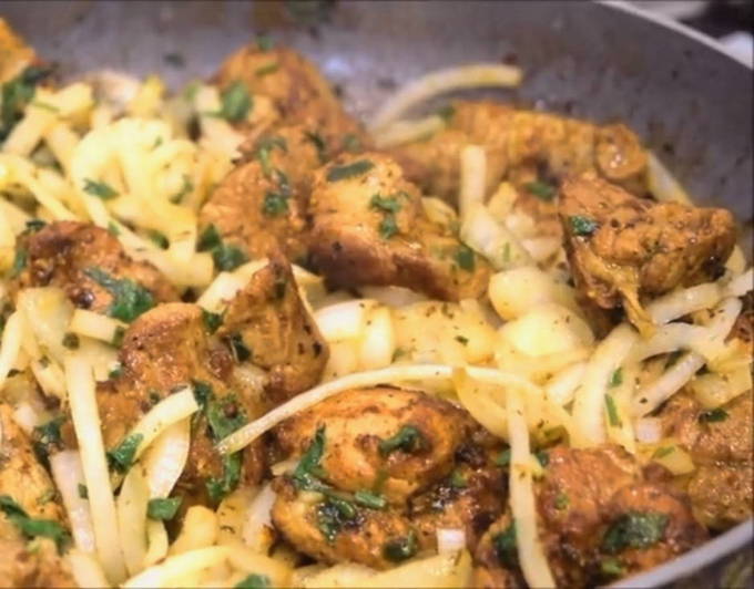 Shish kebab in een koekenpan