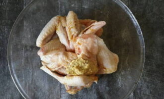 เพิ่มมัสตาร์ด Dijon สองช้อนโต๊ะที่ปีก