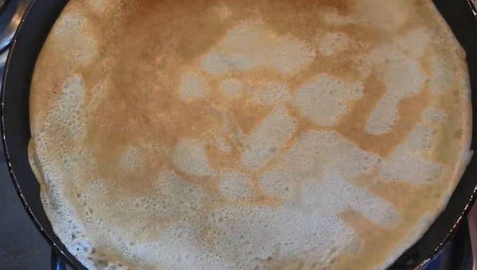 Mga pancake ng custard sa tubig na kumukulo