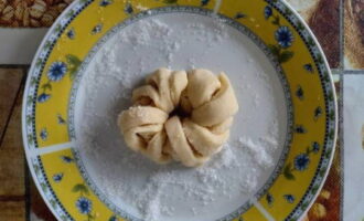 Conectați cele două capete pentru a forma un inel.
