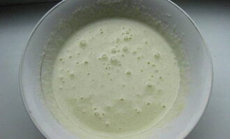 Vispa dessa ingredienser till en homogen massa med en visp eller mixer.