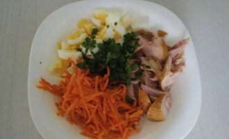 Posem tots els ingredients preparats + pastanagues en una amanida, condimentem amb oli d'oliva i hi afegim una mica de sal, centrant-nos en les teves preferències. Posem tots els ingredients preparats + pastanagues en una amanida, condimentem amb oli d'oliva i hi afegim una mica de sal, centrant-nos en les teves preferències.