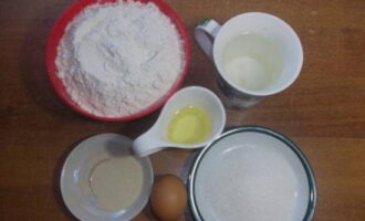 Plăcintele cu orez și ouă sunt foarte ușor de preparat. Ingredientele pentru aluat se masoara in cantitatile specificate in reteta.
