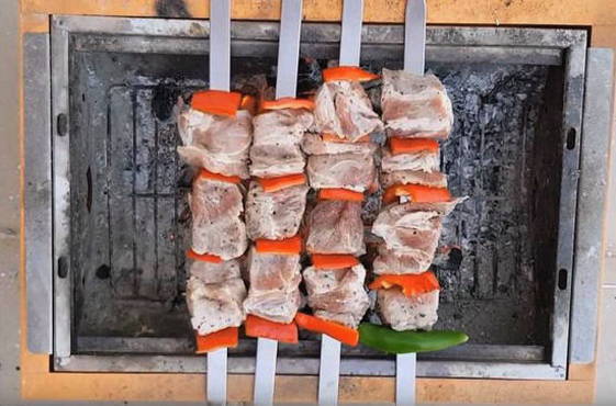 Biff shashlik på grillen