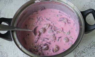 Amesteca bine amestecul si pune-l la frigider pentru 1 ora.
