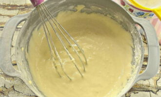 En meng de ingrediënten opnieuw tot een gladde massa.