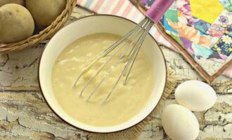 Er wordt een gladde textuur zonder klontjes verkregen - het deeg is klaar voor verder werk. Eet smakelijk!