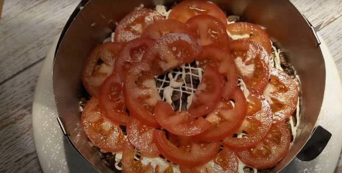 Salad na may pritong champignons