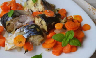 Ang lutong mackerel ay maaari ding ihain bilang isang hiwalay na ulam. Bon appetit!