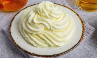 Loại kem ngon miệng này rất phù hợp để san bằng không chỉ Milk Girl mà còn cả các món ăn khác. Chúc ngon miệng!