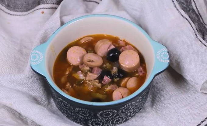 Súp Solyanka cổ điển