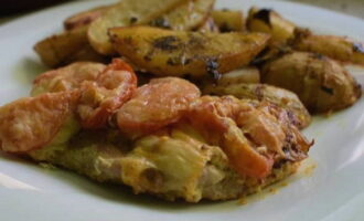 Ja està llest un sucós plat de porc a casa. Podeu afegir un guarniment i servir!