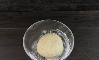 Framantam produsele pana obtinem o bucata densa, omogena.