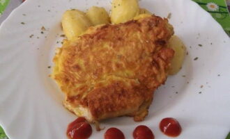 Hatiin sa mga bahagi at idagdag ang iyong paboritong side dish, ginamit ko ang pinakuluang patatas.